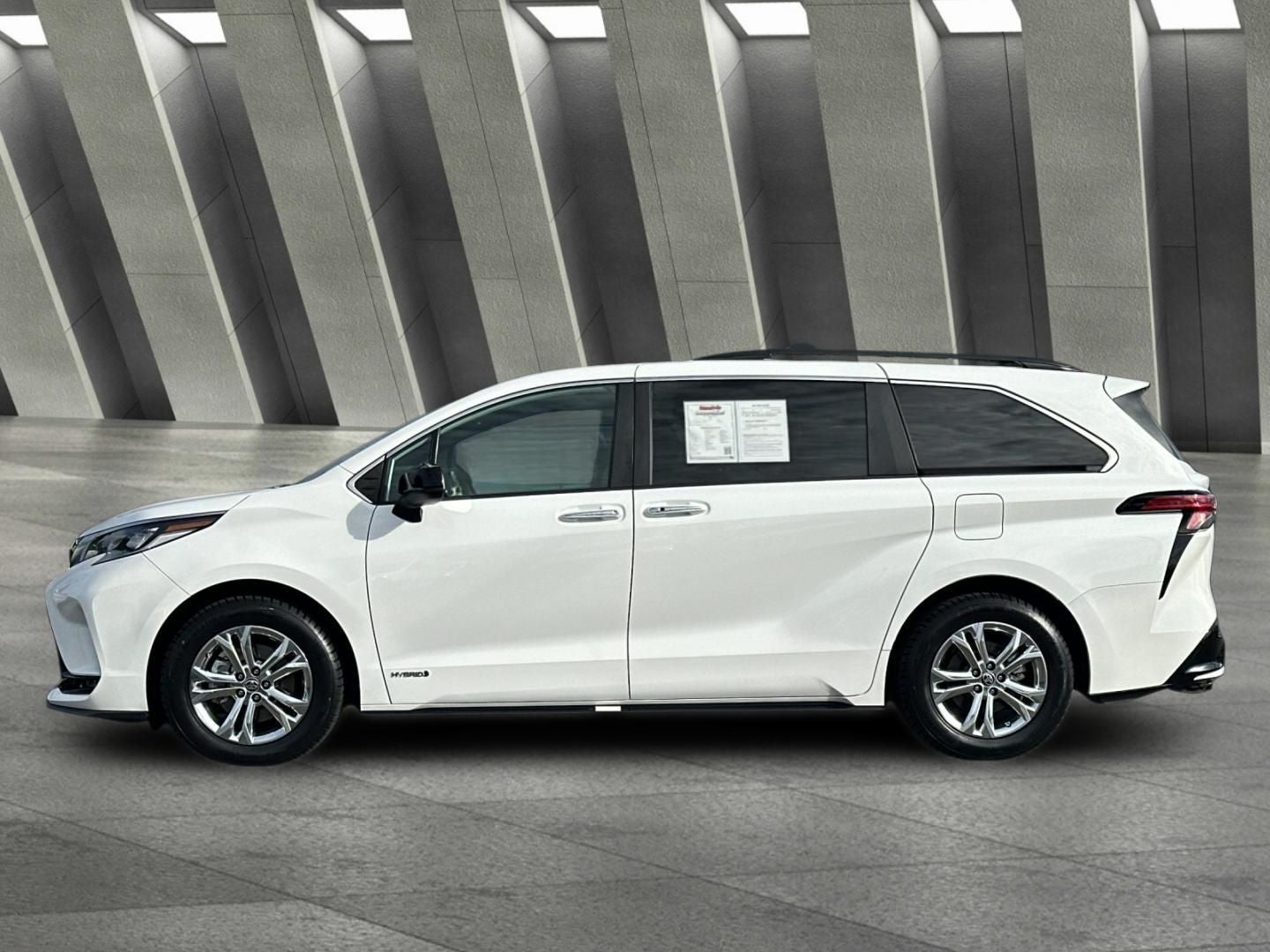 2021 Toyota Sienna XSE 7 Passenger