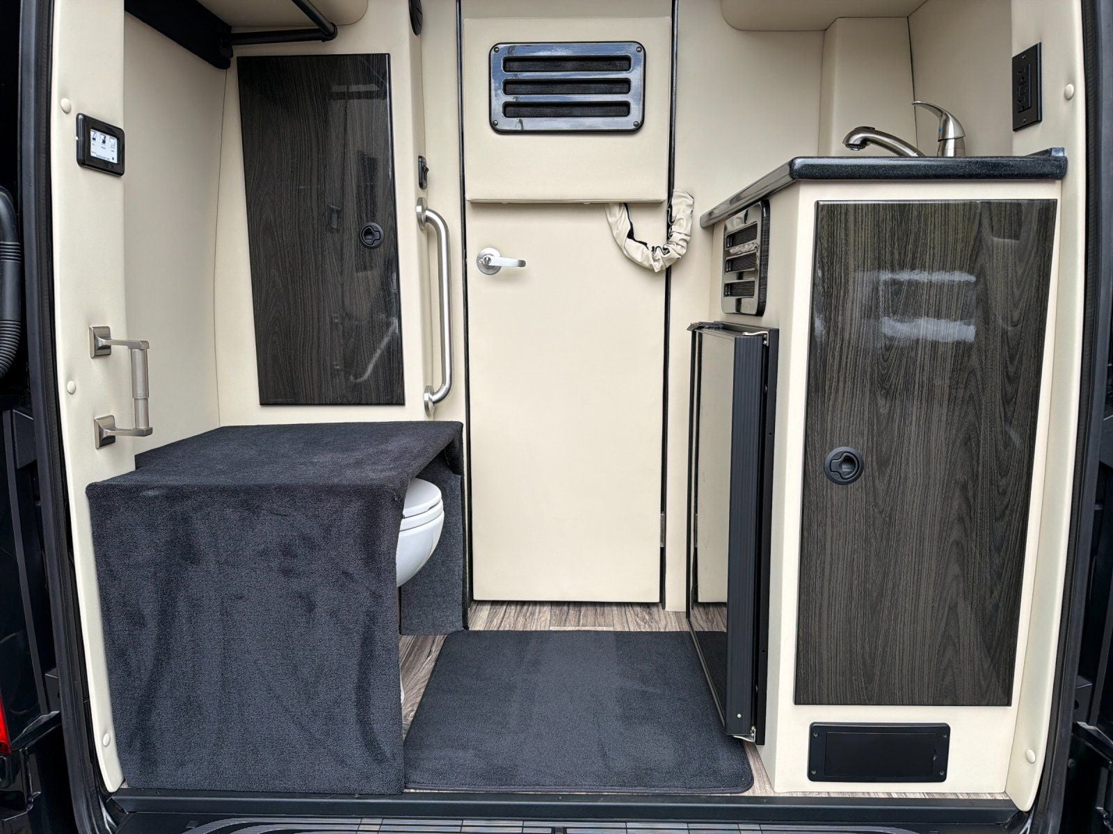 2023 Mercedes-Benz Sprinter 2500 Crew 144 WB 4MATIC®