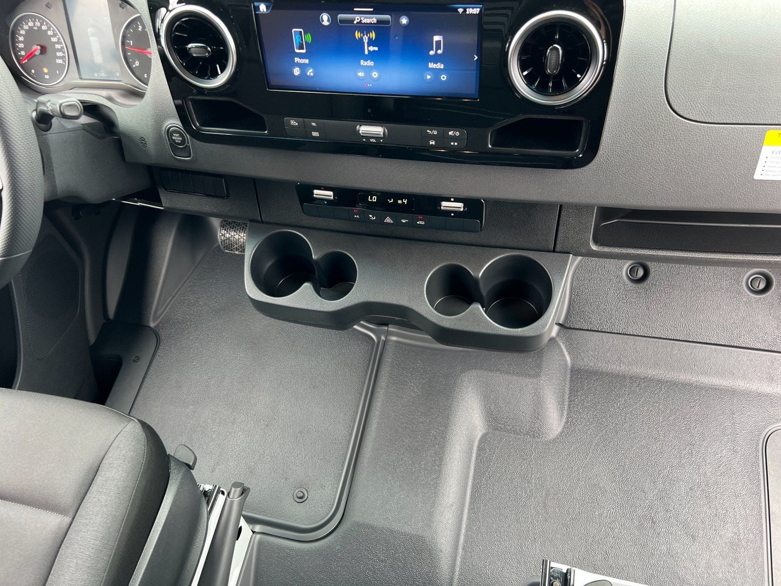 2025 Mercedes-Benz Sprinter 2500 Cargo 144 WB