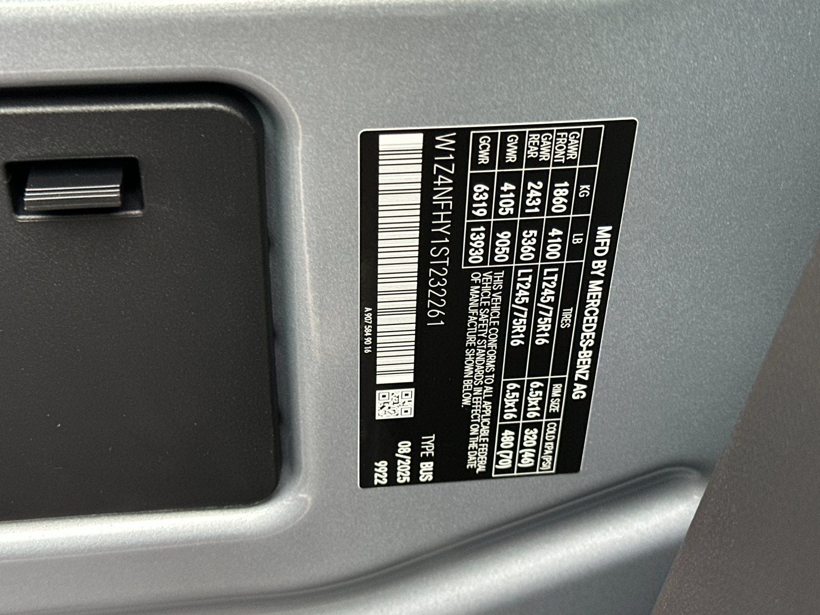 2025 Mercedes-Benz Sprinter 2500 Passenger 144 WB