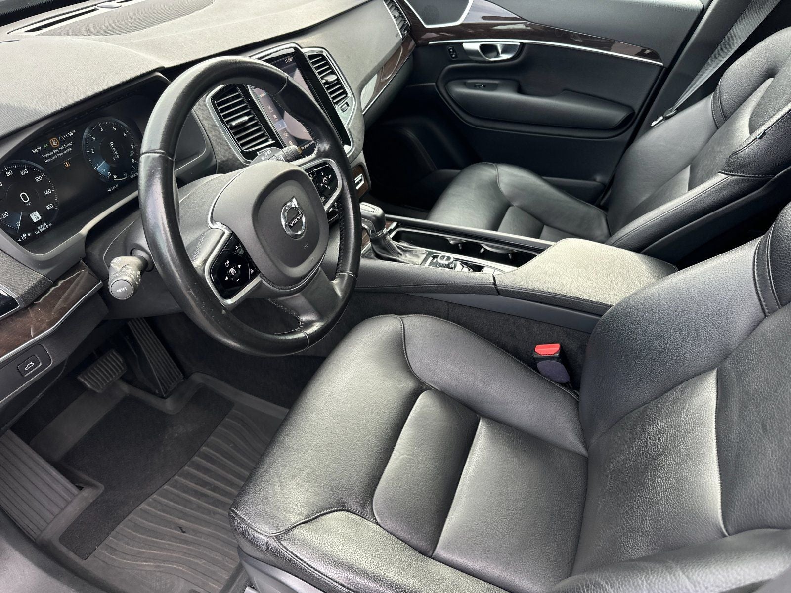 2017 Volvo XC90 T6 Momentum