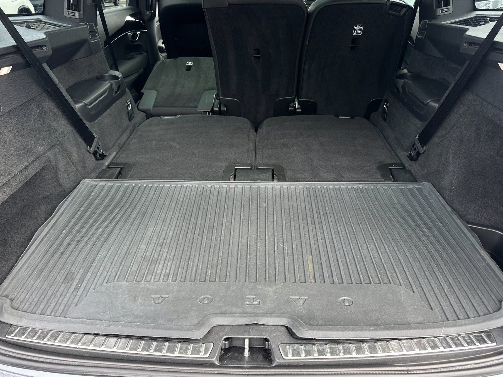 2017 Volvo XC90 T6 Momentum