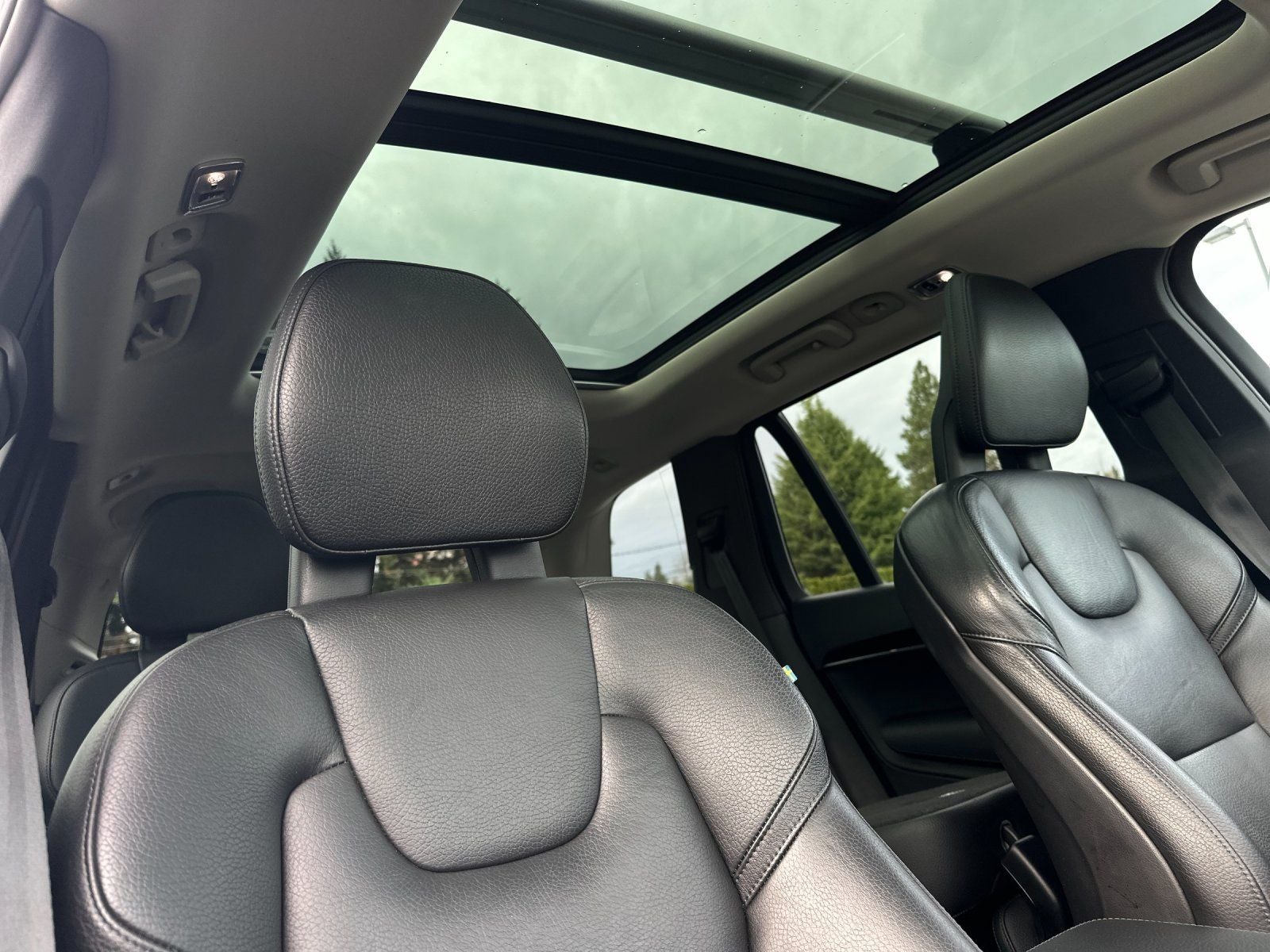 2017 Volvo XC90 T6 Momentum