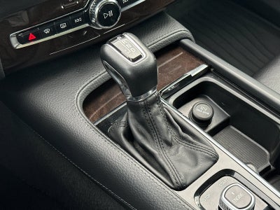 2017 Volvo XC90 T6 Momentum