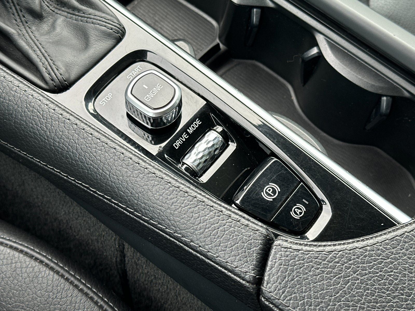 2017 Volvo XC90 T6 Momentum