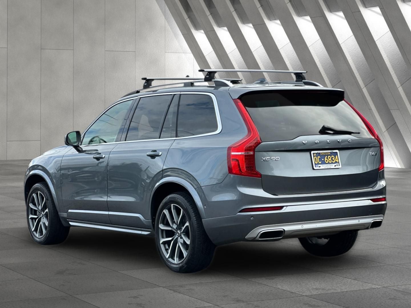 2017 Volvo XC90 T6 Momentum