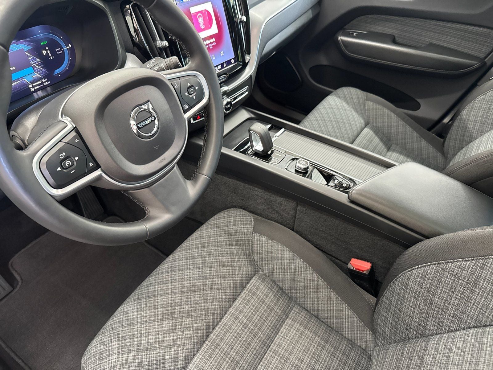 2022 Volvo XC60 Recharge Plug-In Hybrid T8 Inscription Expression