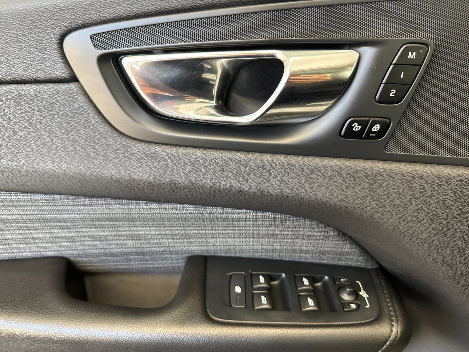 2022 Volvo XC60 Recharge Plug-In Hybrid T8 Inscription Expression