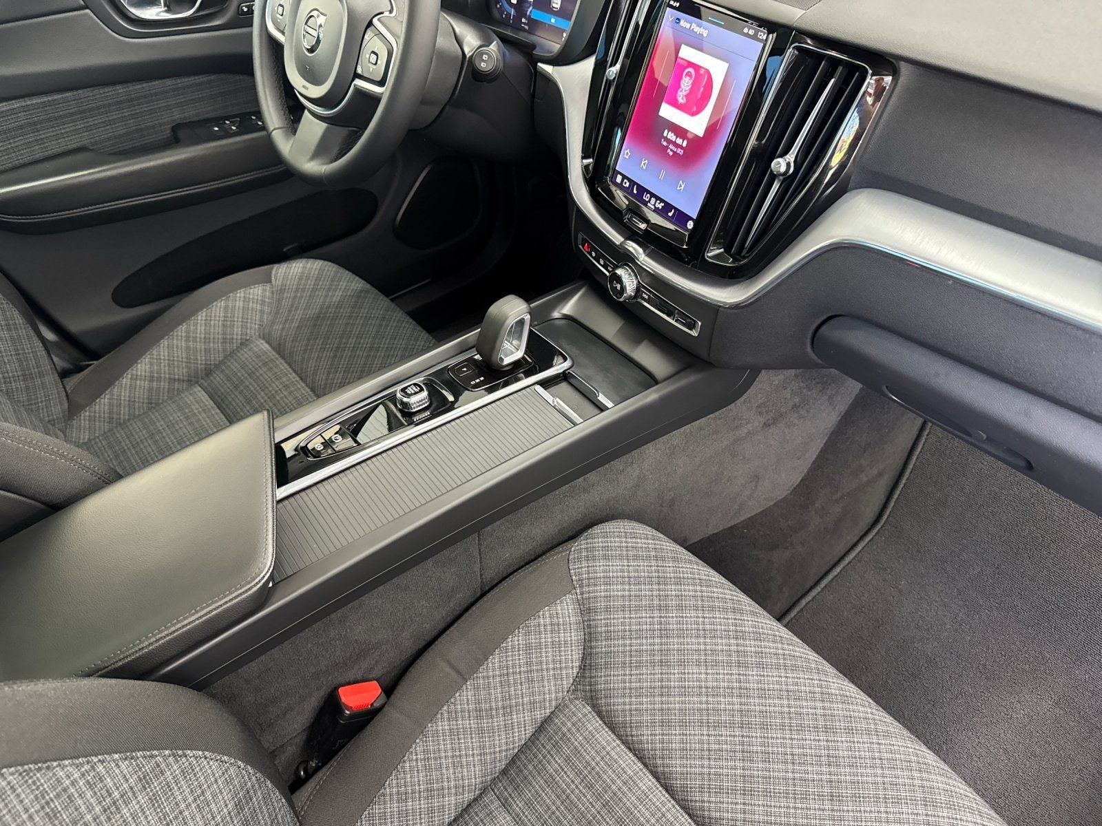 2022 Volvo XC60 Recharge Plug-In Hybrid T8 Inscription Expression