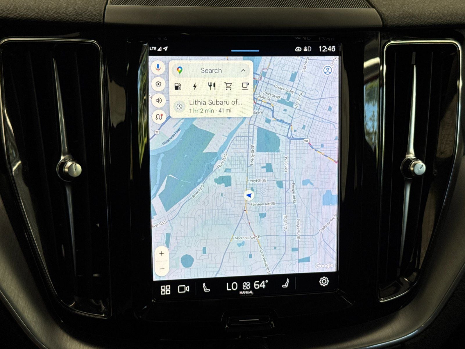 2022 Volvo XC60 Recharge Plug-In Hybrid T8 Inscription Expression