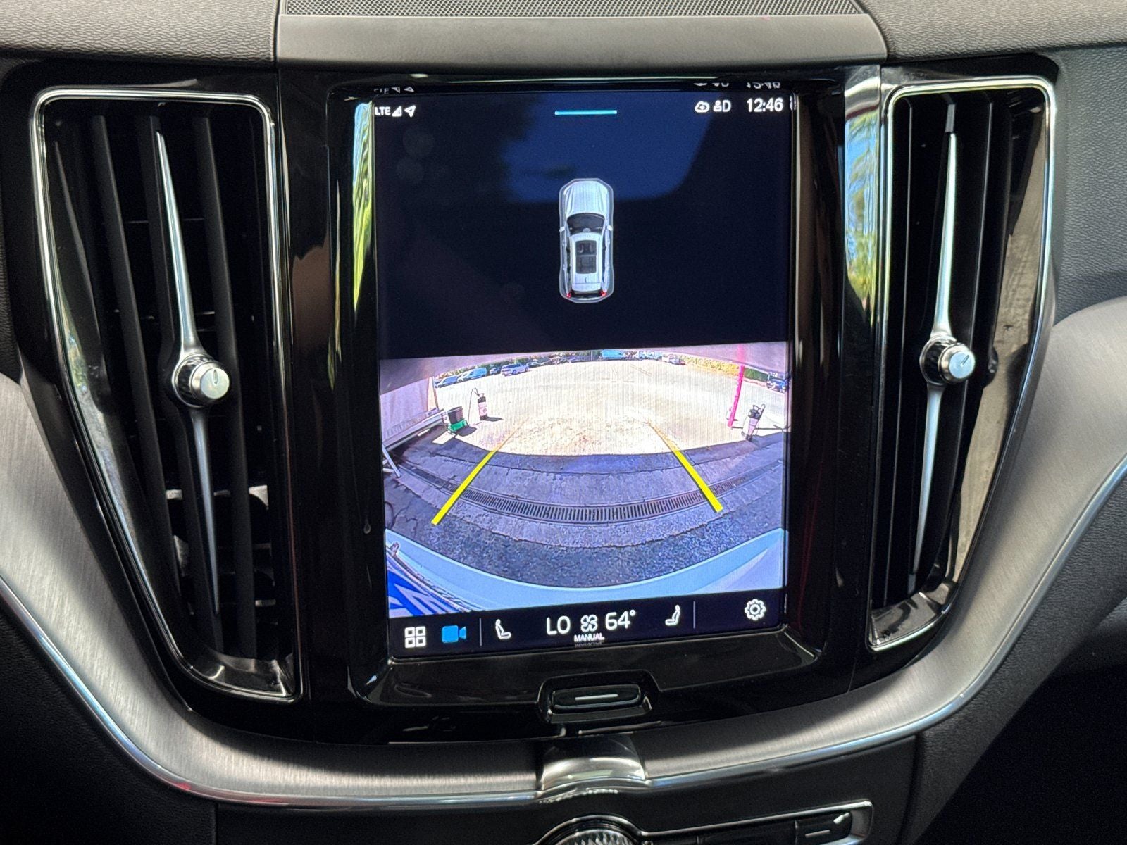 2022 Volvo XC60 Recharge Plug-In Hybrid T8 Inscription Expression