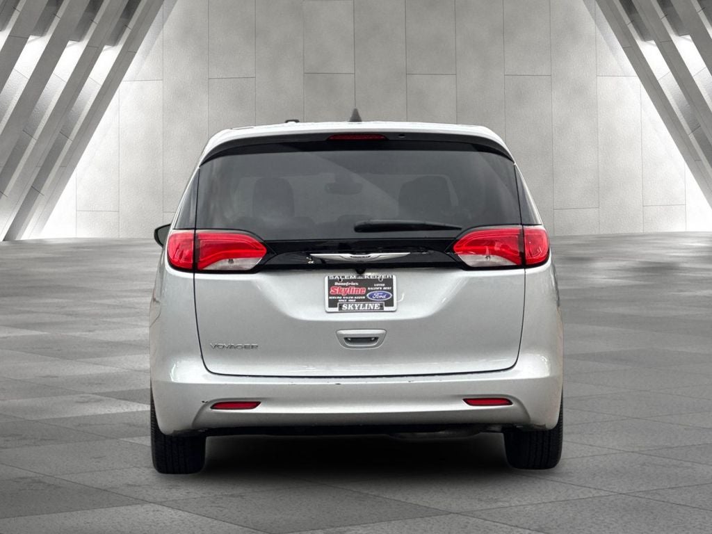 2024 Chrysler Voyager LX