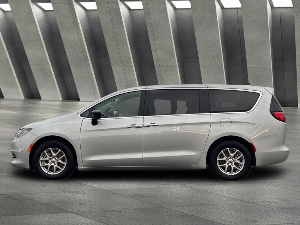 2024 Chrysler Voyager LX
