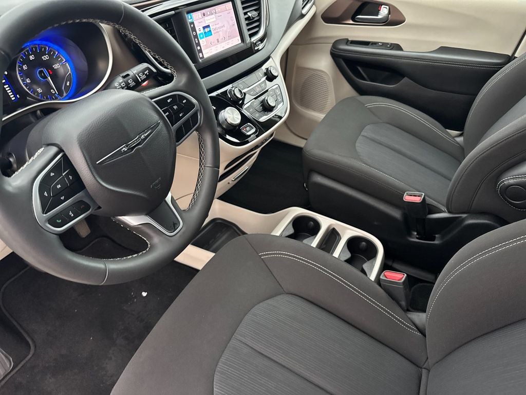 2024 Chrysler Voyager LX