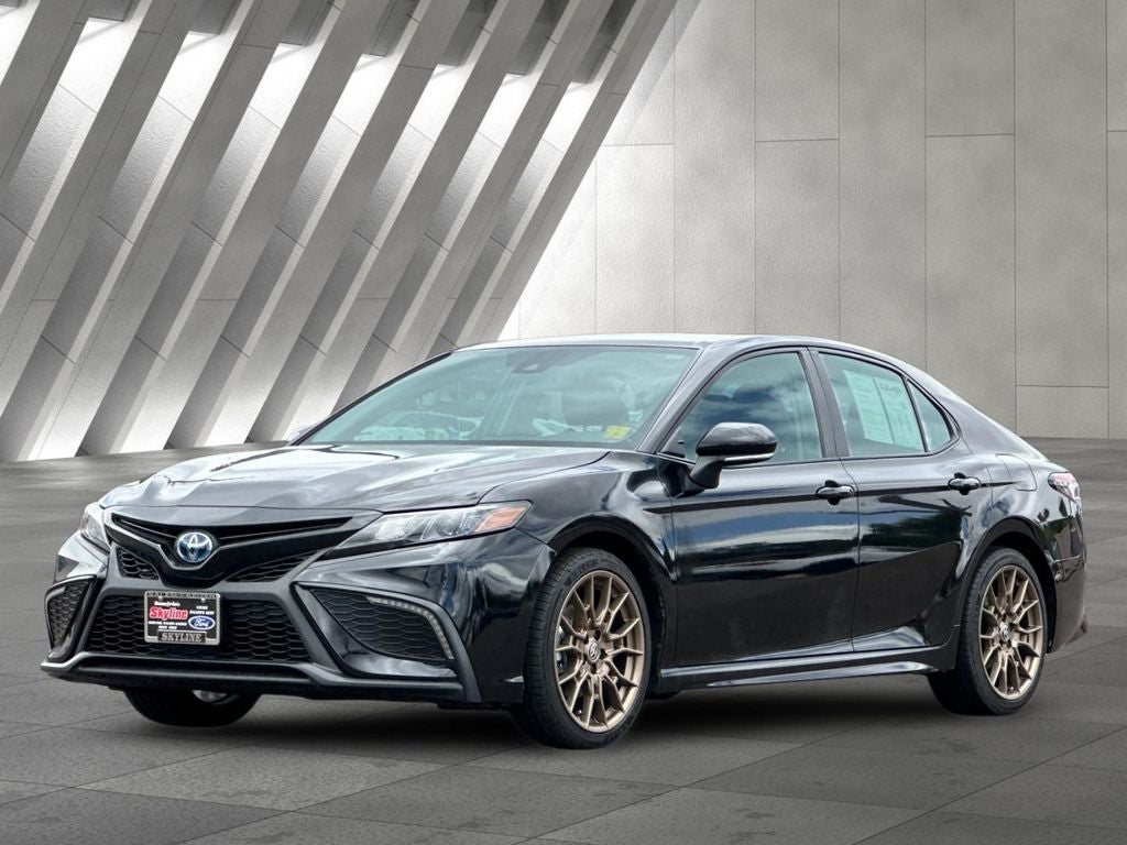 2024 Toyota Camry Hybrid SE