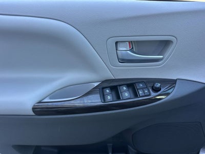 2017 Toyota Sienna XLE 7 Passenger