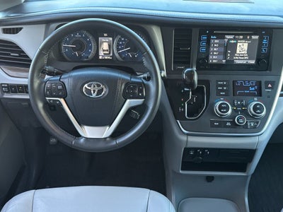 2017 Toyota Sienna XLE 7 Passenger