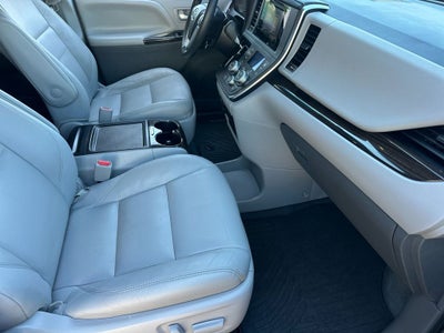 2017 Toyota Sienna XLE 7 Passenger