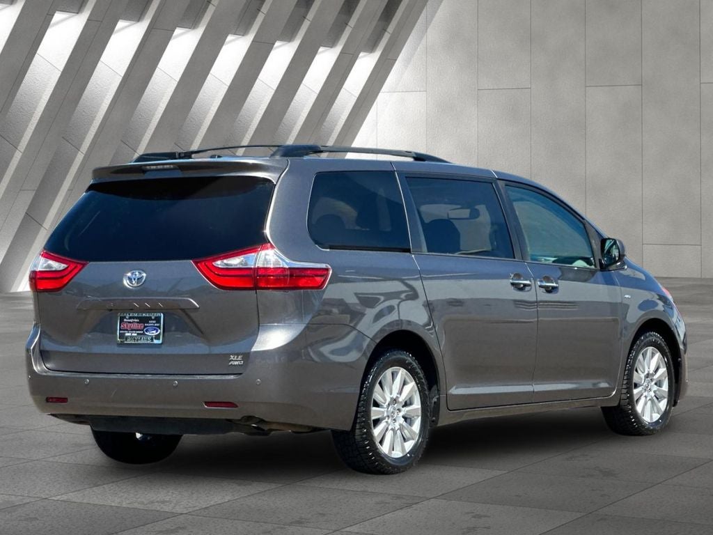 2017 Toyota Sienna XLE 7 Passenger