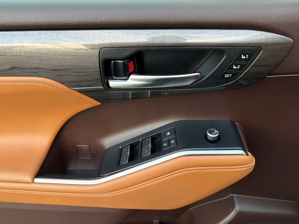 2021 Toyota Highlander Hybrid Platinum