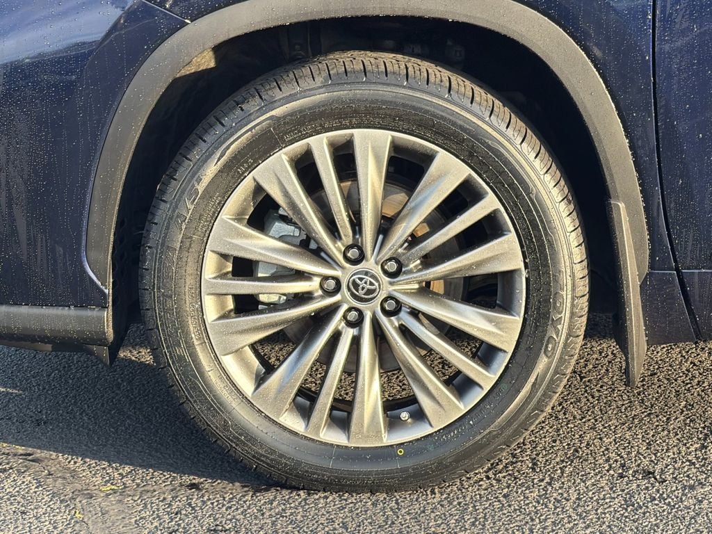 2021 Toyota Highlander Hybrid Platinum