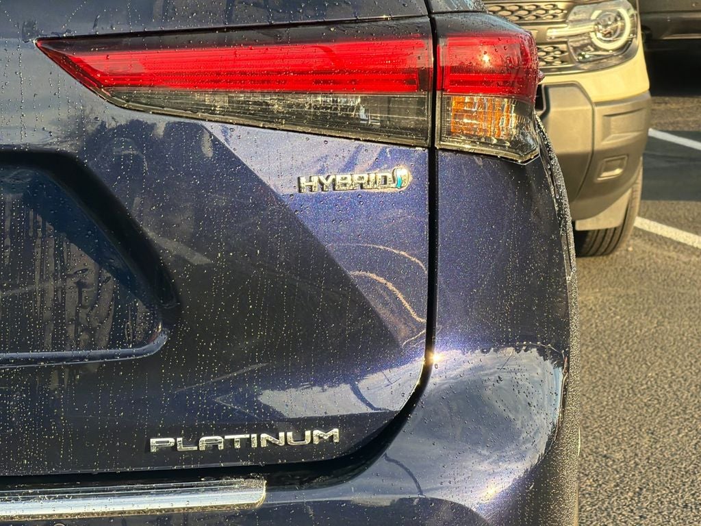 2021 Toyota Highlander Hybrid Platinum