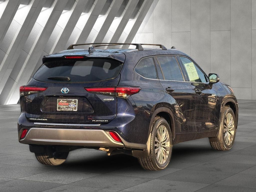 2021 Toyota Highlander Hybrid Platinum